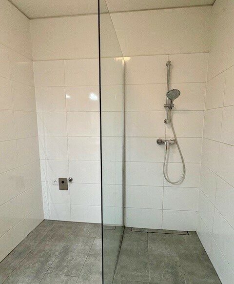 Dusche: Graz-Wetzelsdorf · Neubau 2 Zi. 49 m² + Terrasse · provisionsfrei · 158.333 € netto