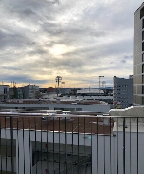Ausblick aus dem obersten Geschoß: Graz-Jakomini · Neubau 2 Zi. 44 m² + 19 m² Balkon · vermietet · 195.000 € netto
