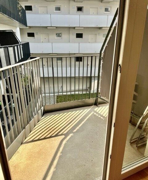 Südbalkon zum Atrium: Graz-Waltendorf nahe TU · 3 Zimmer auf 45 m² + Balkon · vermietet · 185.000 € netto