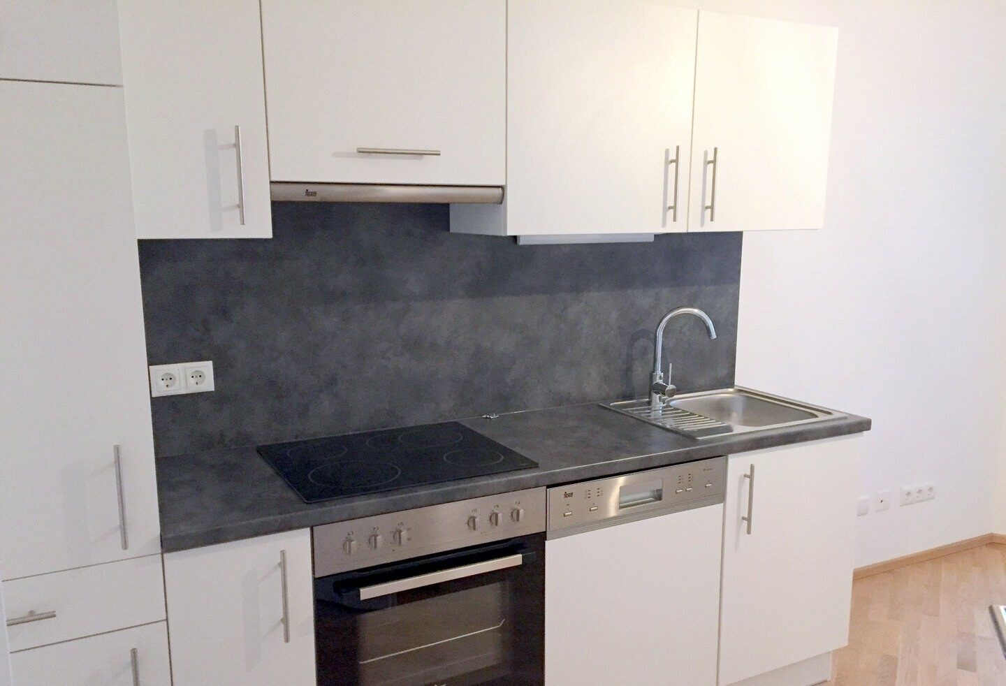 Einbauküche: Graz-Waltendorf nahe TU · 3 Zimmer auf 45 m² + Balkon · vermietet · 185.000 € netto