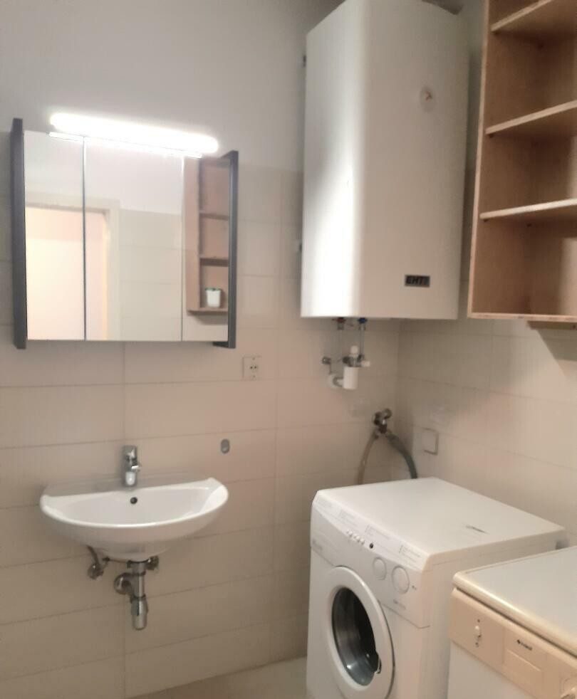 Bad mit Dusche: Graz-Gries nahe Griesplatz · 3 Zimmer 87 m² + Loggia · provisionsfrei · 174.740 €