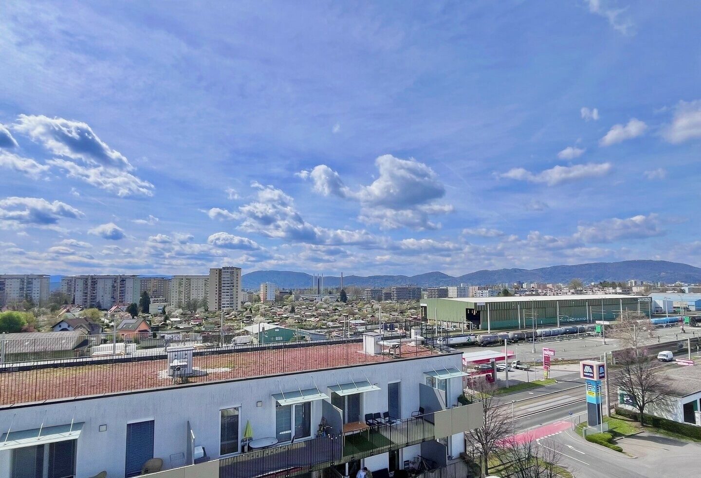 Ausblick: Graz-Jakomini · Penthouse-Wohnung 4 Zi. 81 m² + 23 m² Terrasse · frei · 297.500 € netto