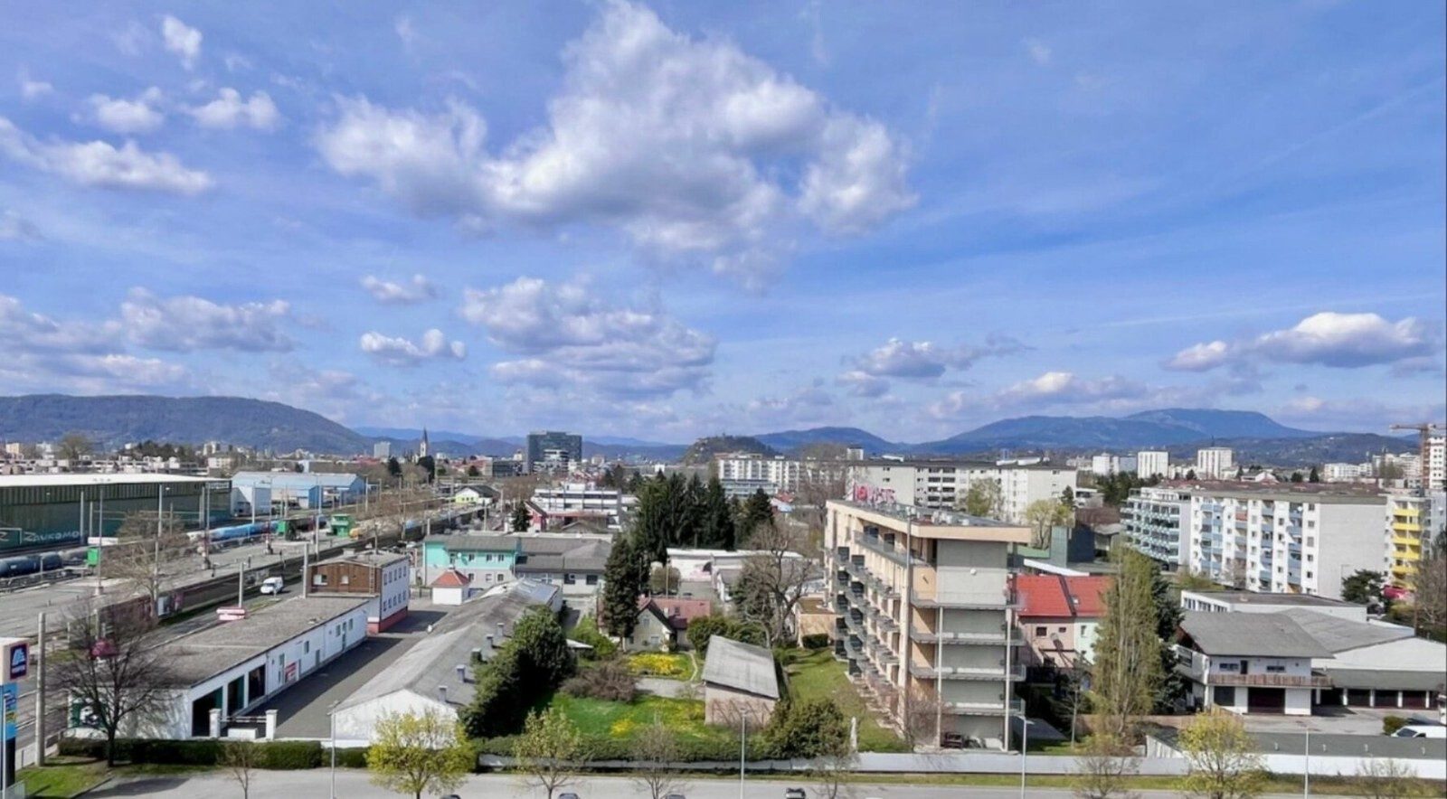 Ausblick: Graz-Jakomini · Penthouse-Wohnung 4 Zi. 81 m² + 23 m² Terrasse · frei · 297.500 € netto