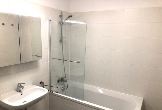 Bad mit Wanne: Graz-Jakomini · Penthouse-Wohnung 4 Zi. 81 m² + 23 m² Terrasse · frei · 297.500 € netto