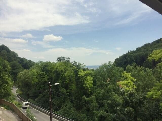 Ausblick: Graz-West mit Stadtblick · 2 Zimmer 54 m² + 25 m² Terrasse + Garten · vermietet · 6 % Rendite · 118.000 €
