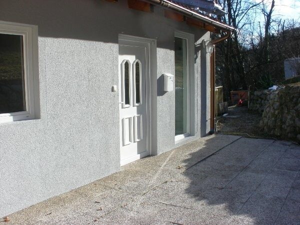 Eingang mit Terrasse: Graz-West mit Stadtblick · 2 Zimmer 55 m² + 46 m² Terrasse + Garten · 6 % Rendite · 125.000 €
